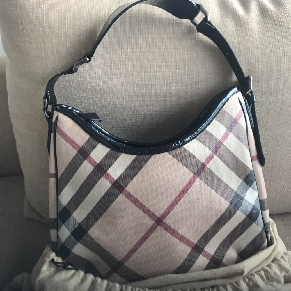 Classic Burberry shoulder bag